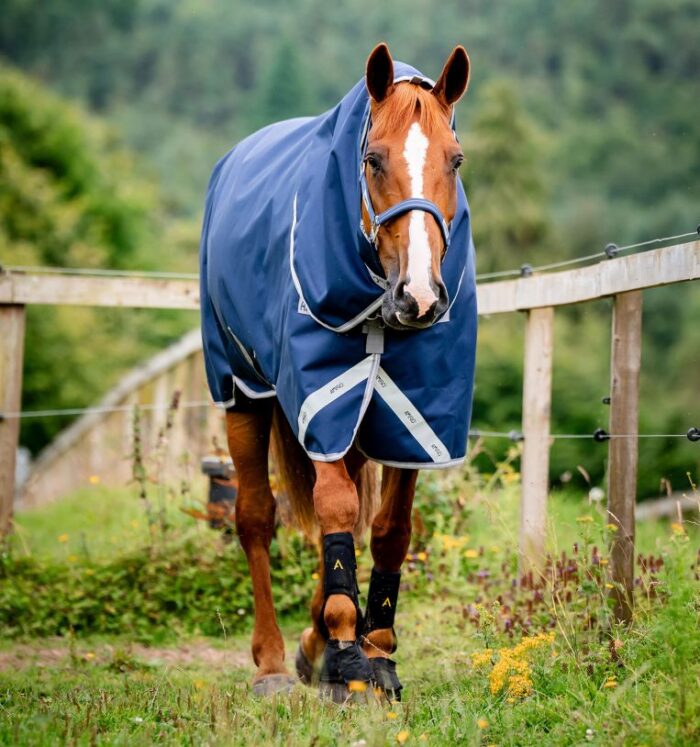 Horseware Amigo Bravo 12 Plus Turnout 100g V-front