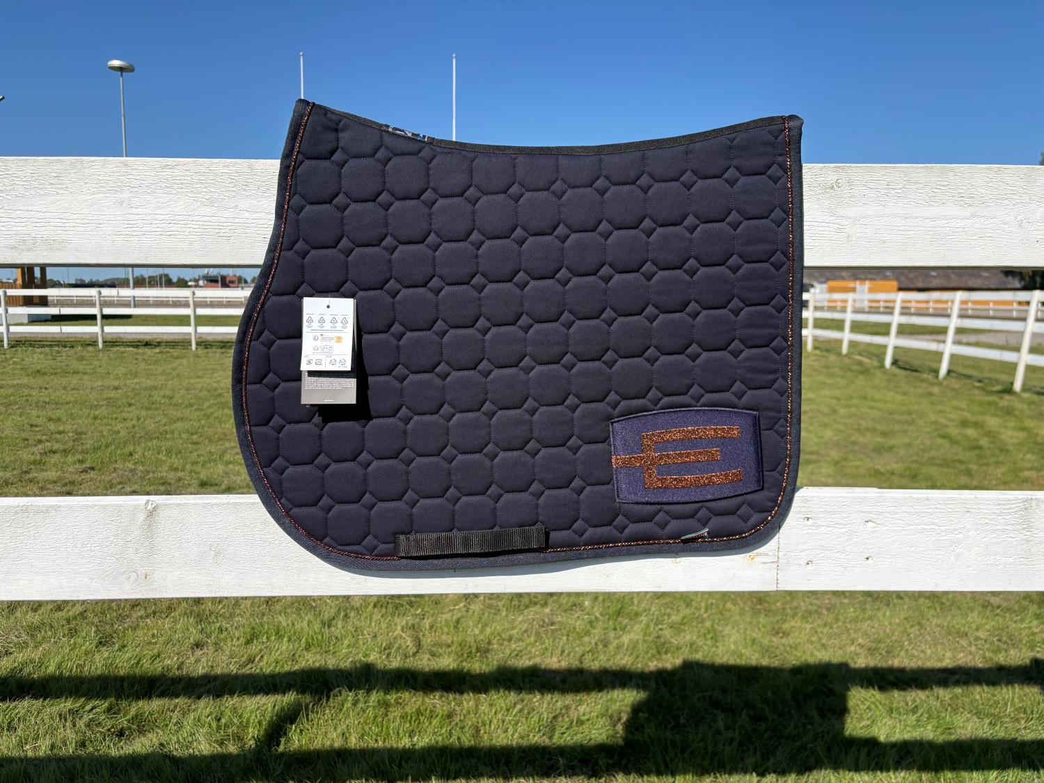 By Equality Line E-logo sjabrakk bronze navy