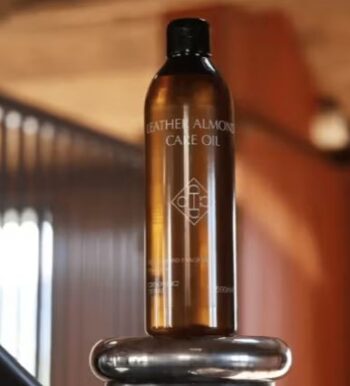 Grooming Deluxe Leather Almond Oil