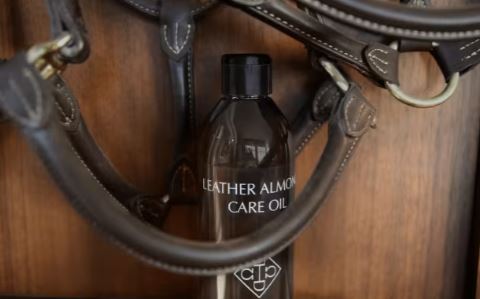 Grooming Deluxe Leather Almond Oil